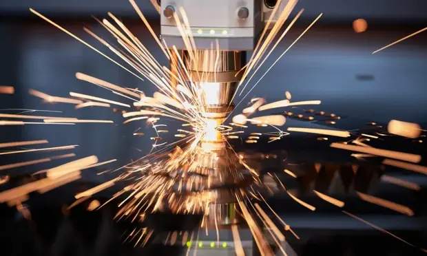 Metal işleme kıvılcımları