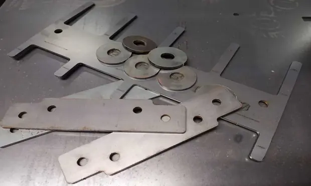 Kesilmiş metal parçalar